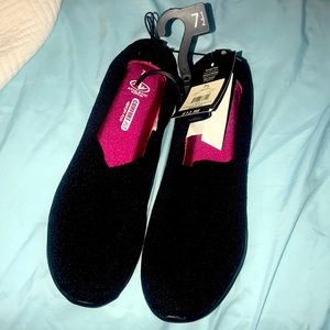 COPY - NWT memory foam comfort fit shoes